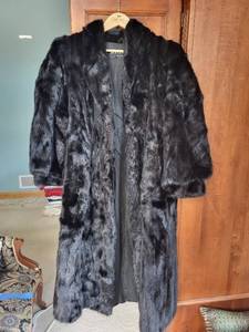 lot 510 image: Vintage Schlamps Minneapolis Black Fur Coat
