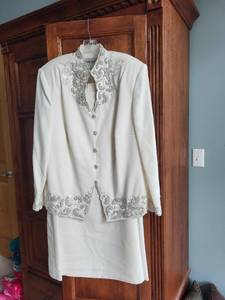 lot 511 image: Collection of Womens Plus-Size Apparel - Various Brands and Styles