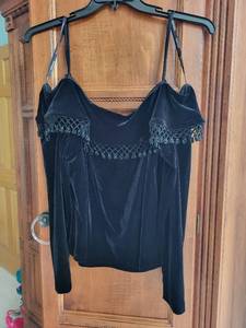 lot 529 image: Set of 5 Womens Clothing Items, Including Lauren by Ralph Lauren Tops