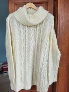 lot 554 image: Set of 2 Aran Crafts and Jones New York Cable Knit Sweaters