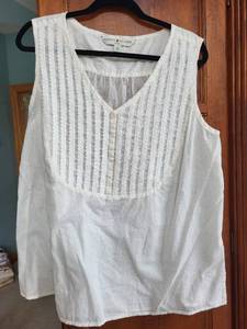 lot 555 image: White plus size tops