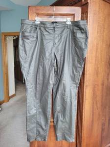 lot 561 image: Set of 4 Womens Pants G by Giuliana Green, Zac & Rachel Camel, Ralph Lauren Beige with Lace