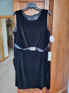 lot 573 image: Collection of 6 Womens Plus Size Dresses by Alex Evenings and Lauren Ralph Lauren