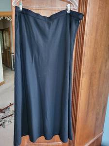 lot 578 image: Collection of 4 Womens Skirts by Various Designers  Size 20W and XL