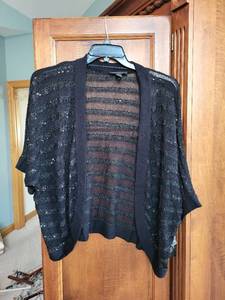 lot 579 image: Lot of Womens Clothing Cardigans, Blouses, and Vests in Various Sizes