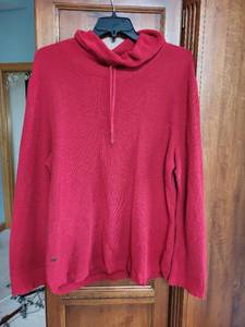 lot 582 image: Collection of 3 Lauren Ralph Lauren and Glencraig Sweaters