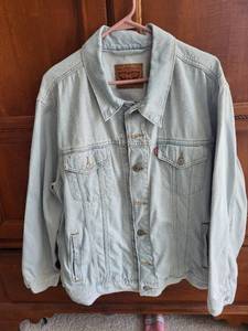 lot 593 image: Levi Strauss Denim Jacket Size 3X