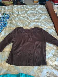 lot 594 image: Collection of 5 Mens Assorted T-Shirts and Rayon Shirts