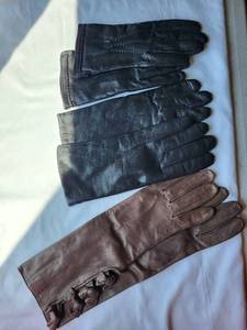 lot 601 image: Set of 3 Pairs Vintage Ladies Leather Gloves with Details