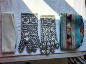 lot 605 image: Set of Winter Accessories Headband, Knit Gloves, and Southwestern Wool Pouch