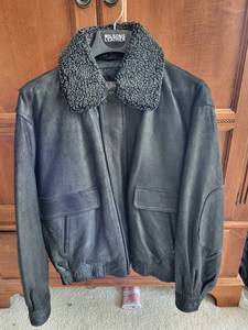 lot 607 image: Wilsons Leather XL Mens Black Jacket with Shearling Collar