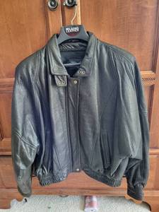 lot 608 image: Verducci Black Leather Jacket, Large, Made in China