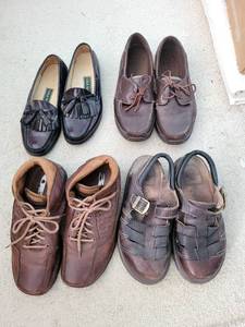 lot 632 image: 4 pairs of Mens Leather Shoes size 10-10.5