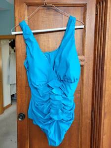 lot 660 image: Womens Plus Size Swimsuits, Various Styles and Designers