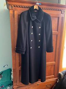 lot 618A image: Vintage Double-Breasted Wool Coat with Fur Collar