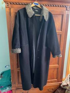 lot 620B image: Womens Hilary Radley Wool Coat with Faux Fur Collar