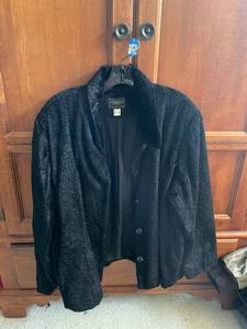 lot 621A image: Louben Womens Faux Fur Coat Size 22 US