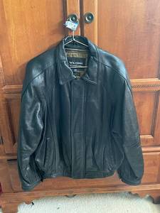 lot 624A image: Wilsons XL Black Leather Jacket - Mens