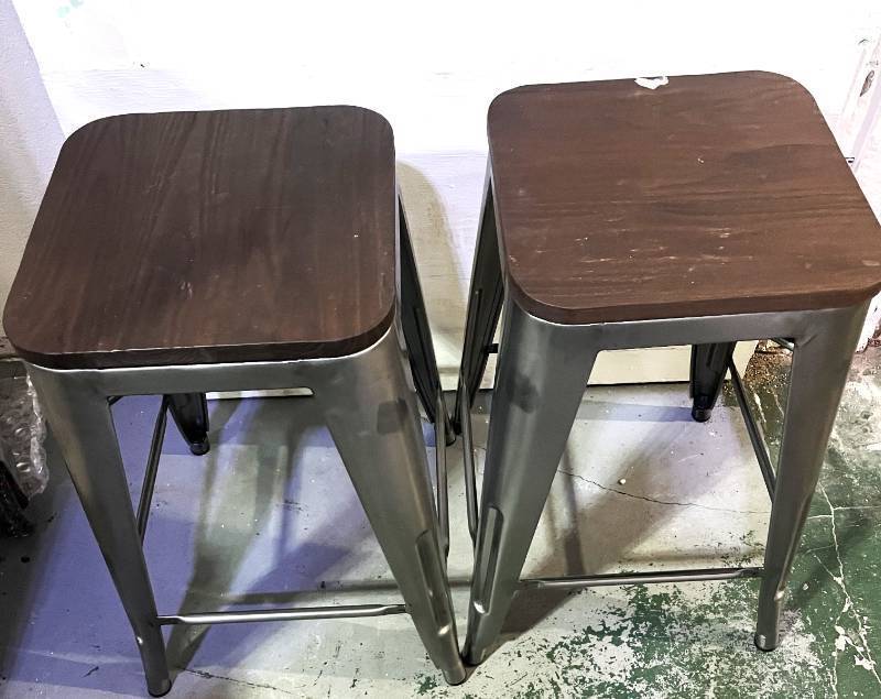 lot 27 image: 29 Backless Wood and Metal Stools Like New