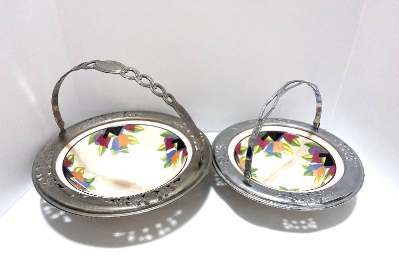 lot 46 image: 1930S Farberware by Leigh Potters 8 and 6