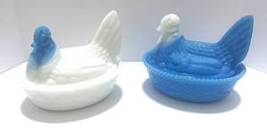 lot 5 image: Two 6 Blue and White Hen on Nest