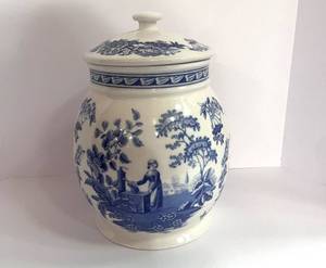 lot 30 image: Spode 7 Canister