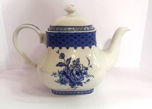 lot 32 image: Out of the Blue Tea Pot England