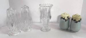 lot 37 image: Mikasa Bud Vase, Mikasa Salt and Pepper Shakers and HC Royal Salt and Pepper Shakers