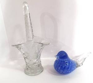 lot 52 image: Vintage Joe St. Clair Cobalt Blue Bird Paperweight and Etched Glass Basket