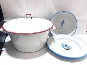 lot 90 image: Enamelware Pot and Childrens Dishes