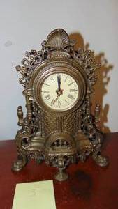 lot 3 image: Newer Brass Battery Clock. 12 Tall