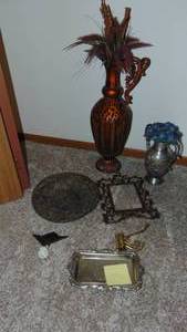 lot 15 image: Vintage Brass Frame and Other Home Decor Pieces