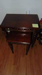 lot 18 image: Pair of Nesting Tables. 18x13.5x13.5 and 23x22x15