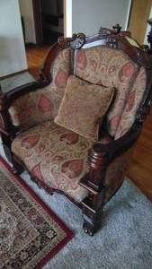 lot 27 image: Reproduction Barrel Back Upholstered Chair
