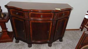 lot 28 image: Reproduction Console Stand with Doors and Drawers