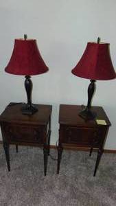 lot 41 image: Pair of Vintage 2 Drawer Nightstands and 2-Lamps