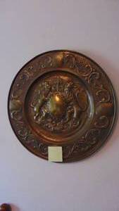 lot 71 image: 23 Round Brass Wall Hanging