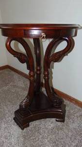 lot 78 image: Reproduction Round Swan Table. 24x 17.5 Round