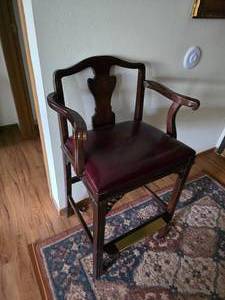 lot 85 image: High Bar Stool Chair
