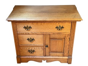 lot 25 image: Solid Oak Vintage Commode with Brass Handles