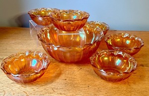 lot 29 image: Vintage Hazel Atlas Marigold Carnival Glass Bowl Set with Large Bowl and Six Small Bowls