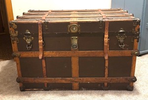 lot 41 image: Vintage Steamer Trunk