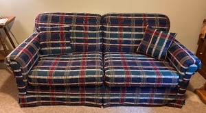 lot 43 image: Vintage Plaid Sleeper Sofa  Hide A Bed