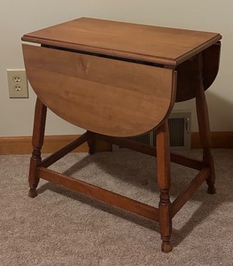 lot 46 image: Vintage Country Drop Leaf Table