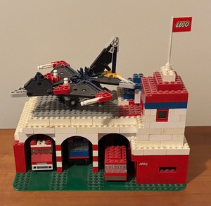 lot 51 image: Awesome Lego Firestation