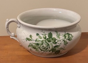 lot 52 image: Vintage Etruria - Mellor Chamber Pot