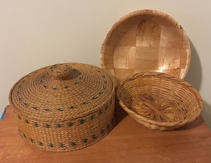 lot 53 image: Vintage Decorative Baskets and Bowl
