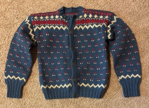 lot 84 image: Vintage Childrens Hand Knit Nordic Sweater