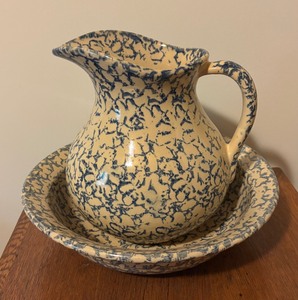 lot 85 image: Vintage Robinson Ransbottom Blue Sponge Ware Pitcher and Basin Set