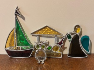 lot 87 image: Vintage Stained Glass Owl, Boat, Angel and More